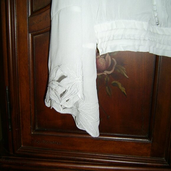DolceCabo White Delicte Blouse, Cardigan, NWT - Picture 4 of 4
